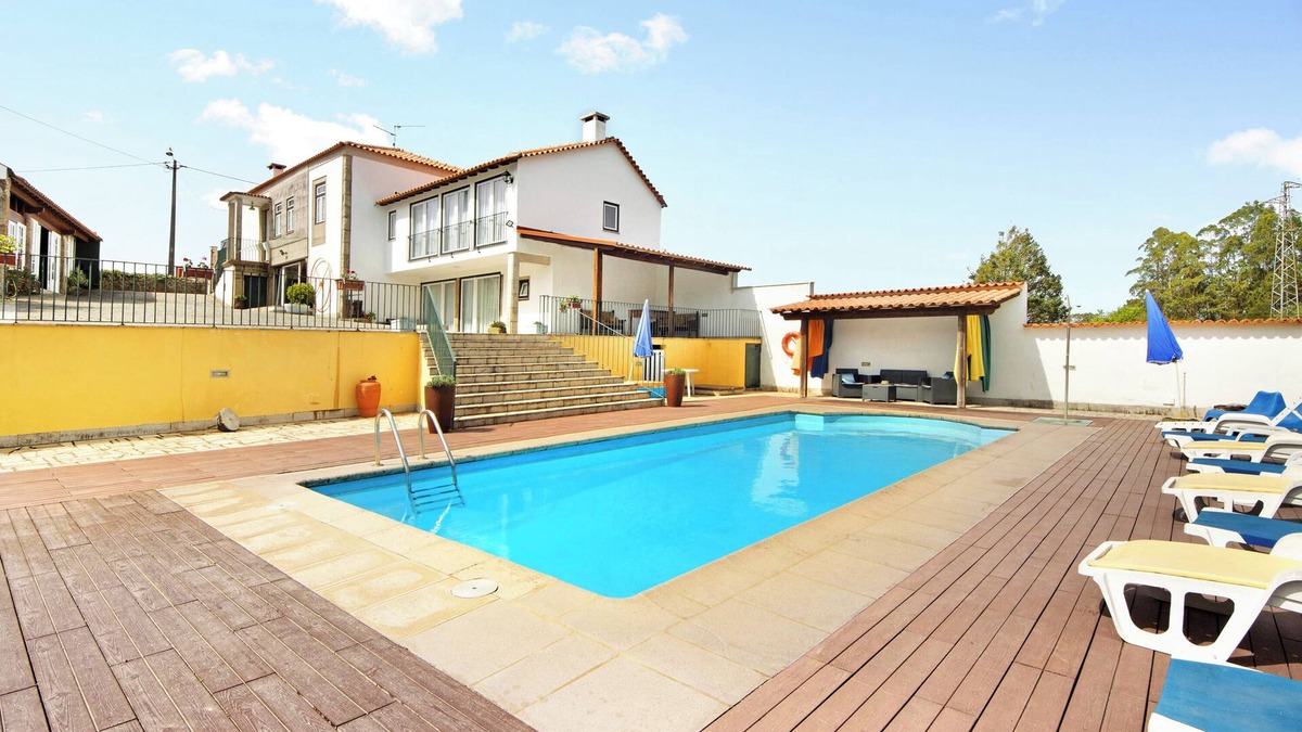 Rates House | Holiday Home 'Casa De Barqueiros' with Private Pool, Private Terrace and Wi-Fi