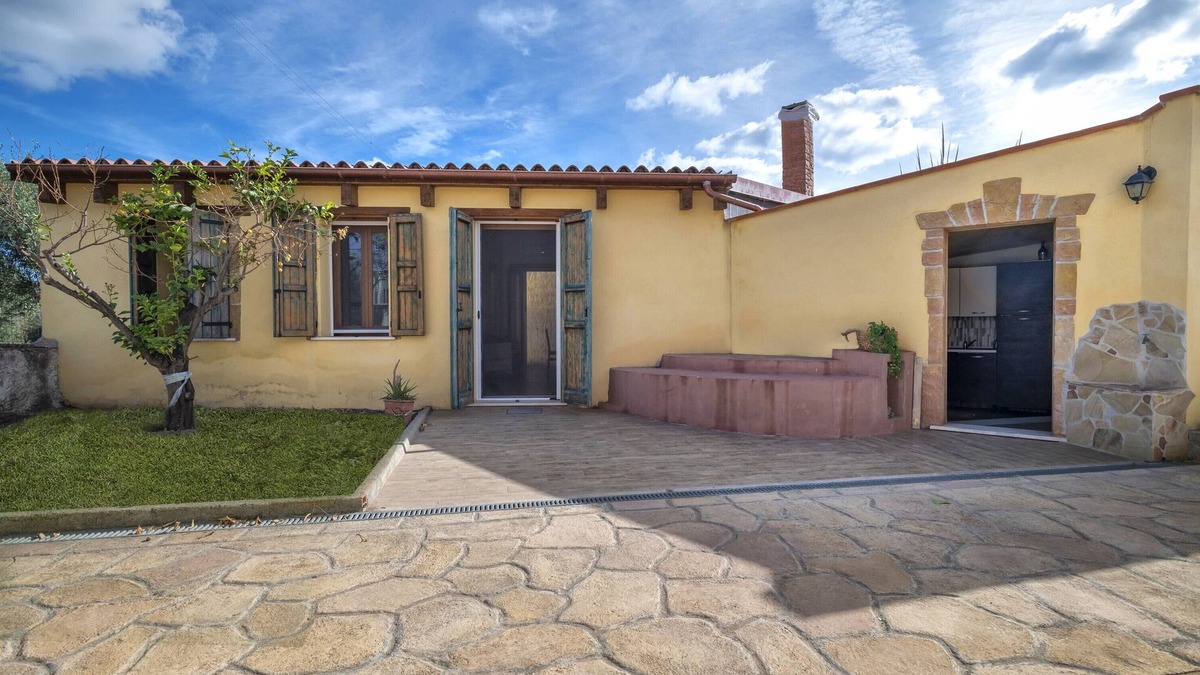 Sorso House | Holiday Home 'Casa del Pastore' with Terrace and Wi-Fi