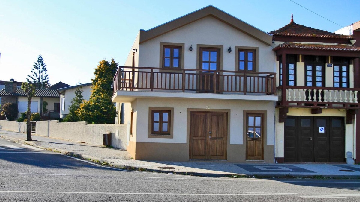 Torreira House | Holiday Home 'Casa Do Cais' with Sea View, Wi-Fi and Air Conditioning