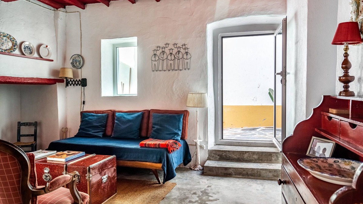 Avis House | Holiday Home 'Casa Do Pelourinho' with Private Terrace and Wi-Fi