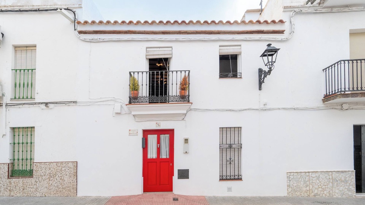El Pedroso House | Holiday Home 'Casa El Pedroso' with Private Terrace, Wi-Fi and Air Conditioning
