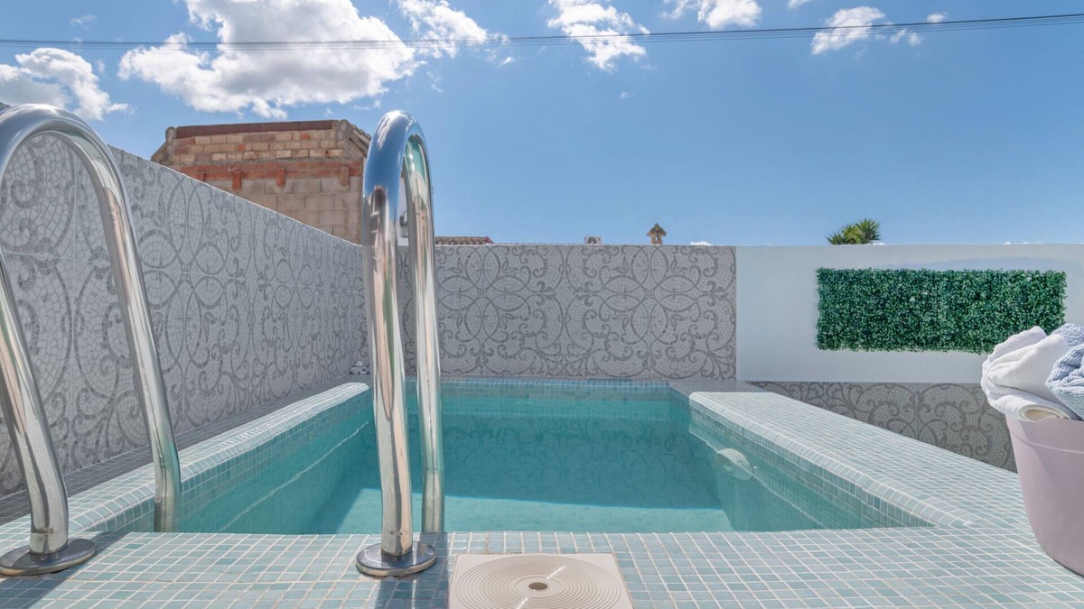 Conil de la Frontera House | Holiday Home 'Casa Rocio' with Private Pool, Wi-Fi and Air Conditioning