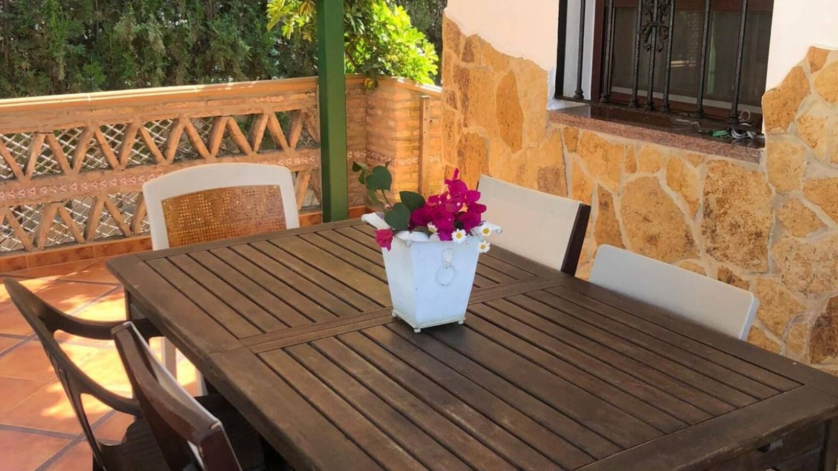 Punta Umbria House | Holiday Home 'Casa Marquesa' with Private Pool, Wi-Fi and Air Conditioning