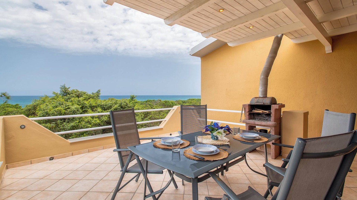 Centro Commerciale House | Holiday Home 'Casa In Residence Villa Marina' with Sea View, Shared Pool and Private Terrace