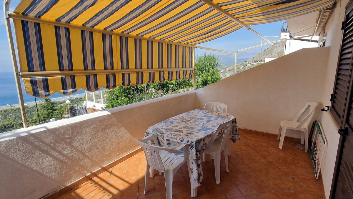 Praia a Mare House | Holiday Home 'Casa Nuovissima' with Sea View, Wi-Fi and Air Conditioning