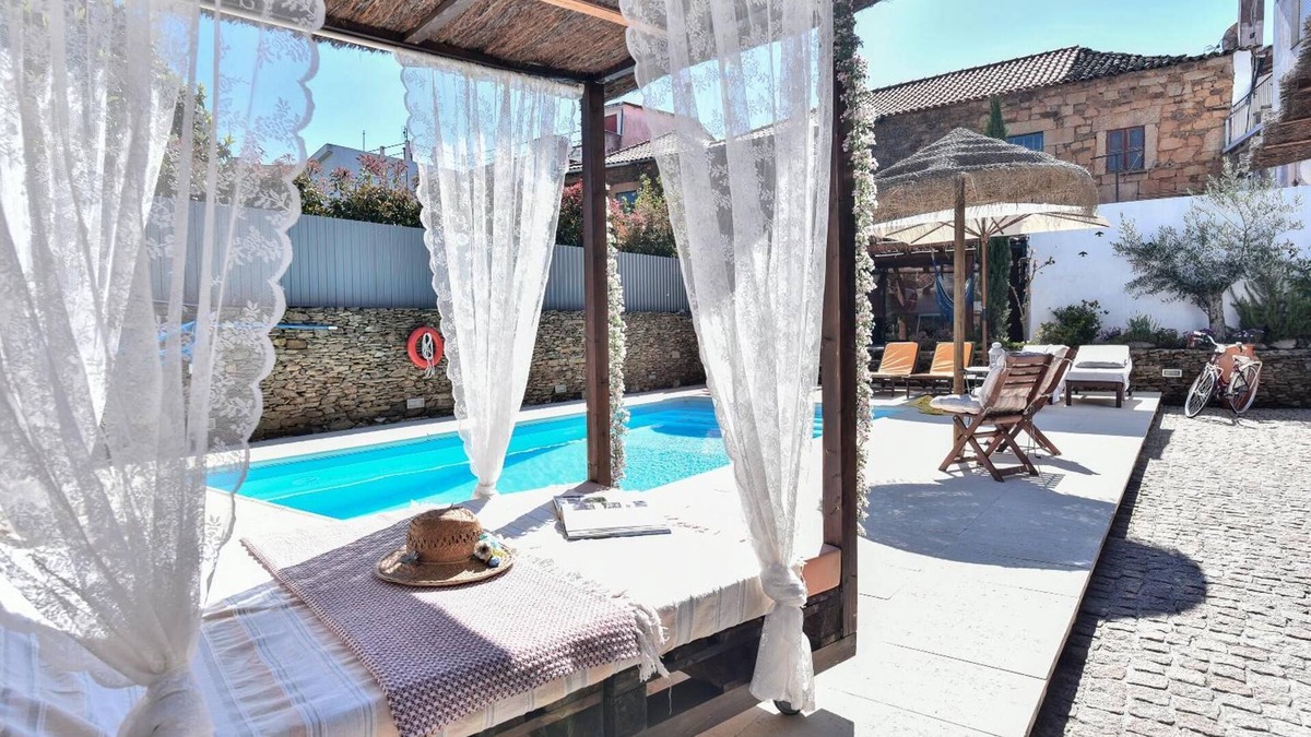 Armamar House | Holiday Home 'Casa Janja' with Private Pool, Wi-Fi and Air Conditioning