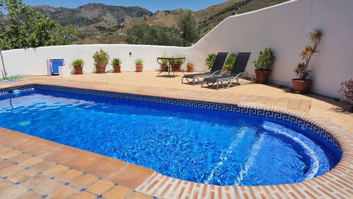 Almunecar House | Holiday Home "Casa Laura" with Mountain Views, Pool, Garden, Air Conditioning and Wi-Fi