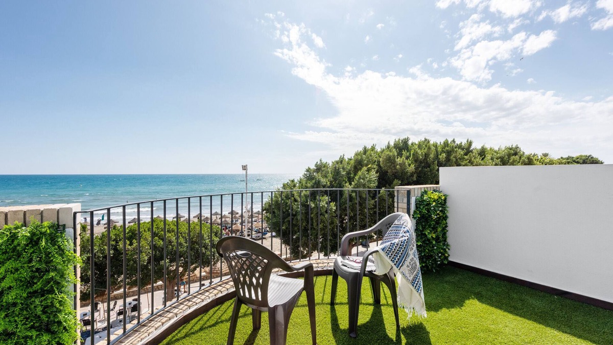 Playas del Palo House | Holiday Home "Casa Mar de Frente" with Sea View, Private Terrace & Wi-Fi
