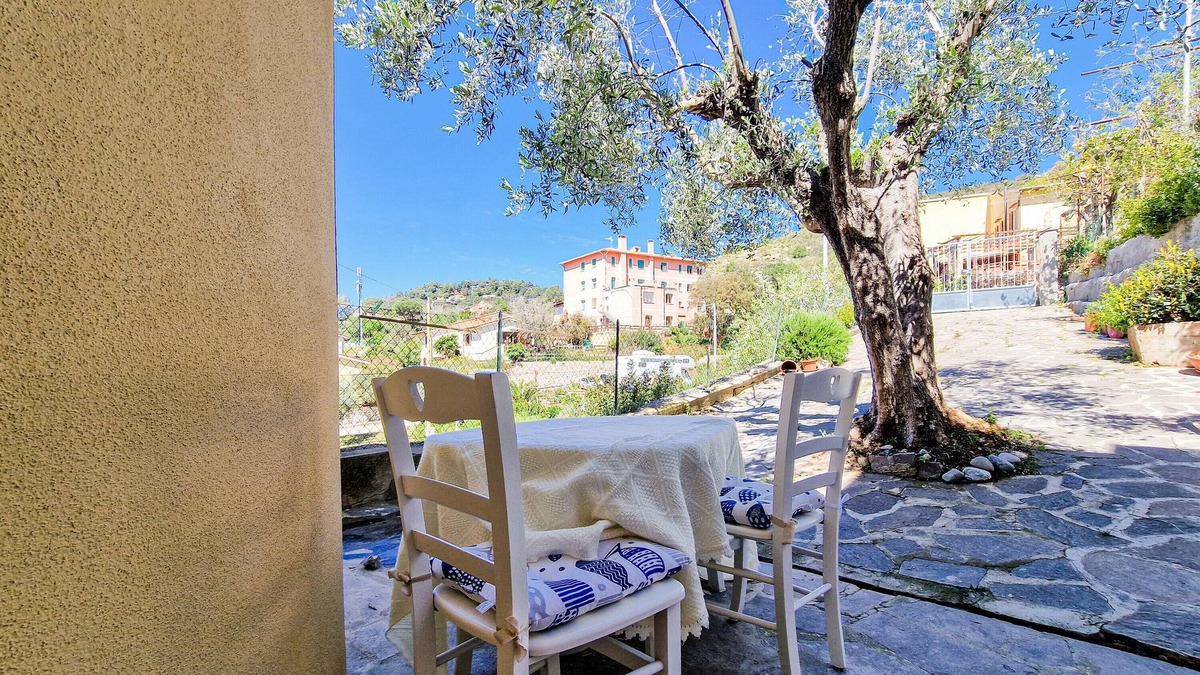 Bagnaia House | Holiday Home 'Casa Marisa' with Private Terrace, Balcony and Air Conditioning
