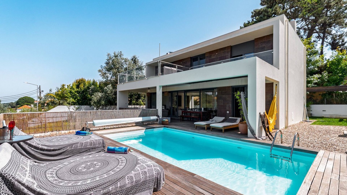 Aldeia do Meco House | Holiday Home 'Casa Praia Do Meco' with Private Pool, Private Terrace and Wi-Fi