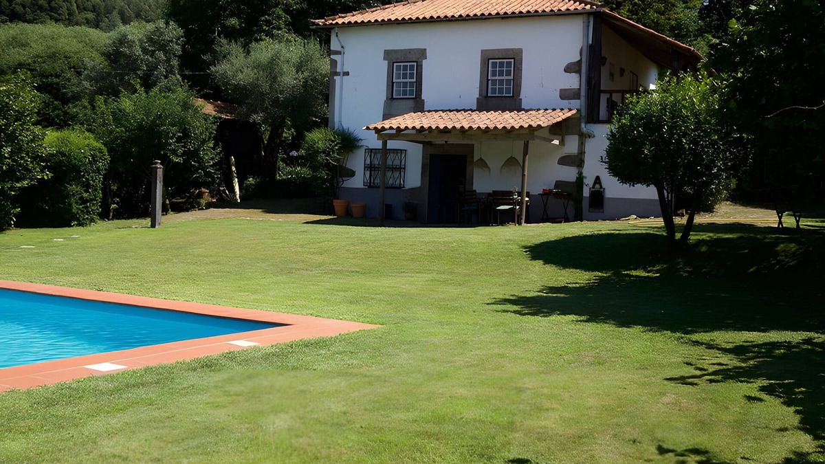 Ponte de Lima House | Holiday Home 'Casa Da Oliveira' with Mountain View, Private Pool and Private Terrace