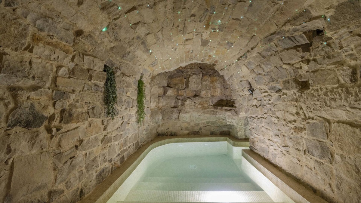 Nalec House | Holiday Home 'Casa Rural Con Spa En La Bodega' with Mountain View and Wi-Fi