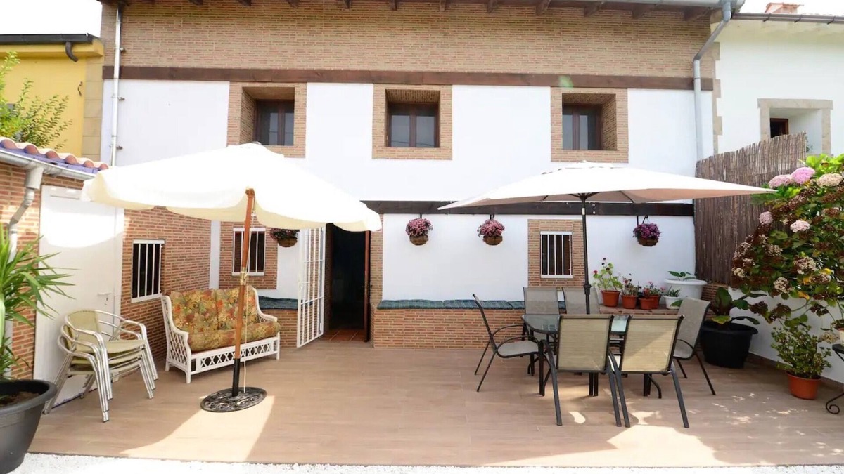 Castillo Siete Villas House | Holiday Home 'Casa Rural Cerca A Playas' with Private Pool, Private Terrace and Wi-Fi