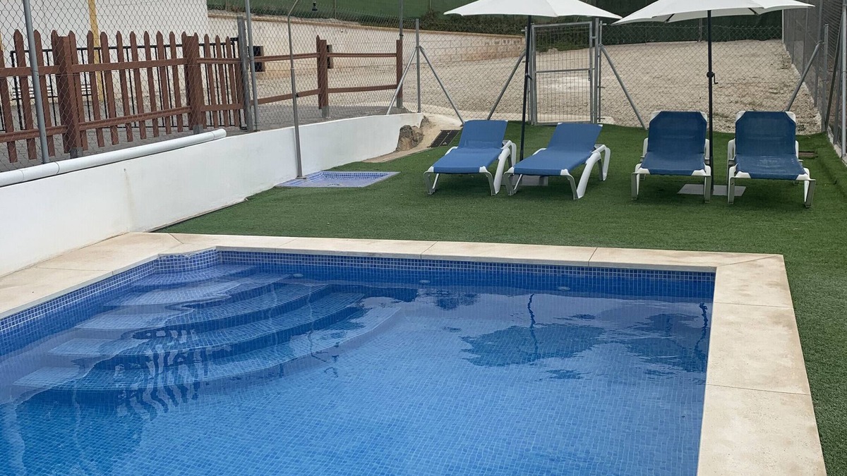 Campanillas House | Holiday Home 'Casa Rural Costilla' with Mountain View, Wi-Fi and Air Conditioning