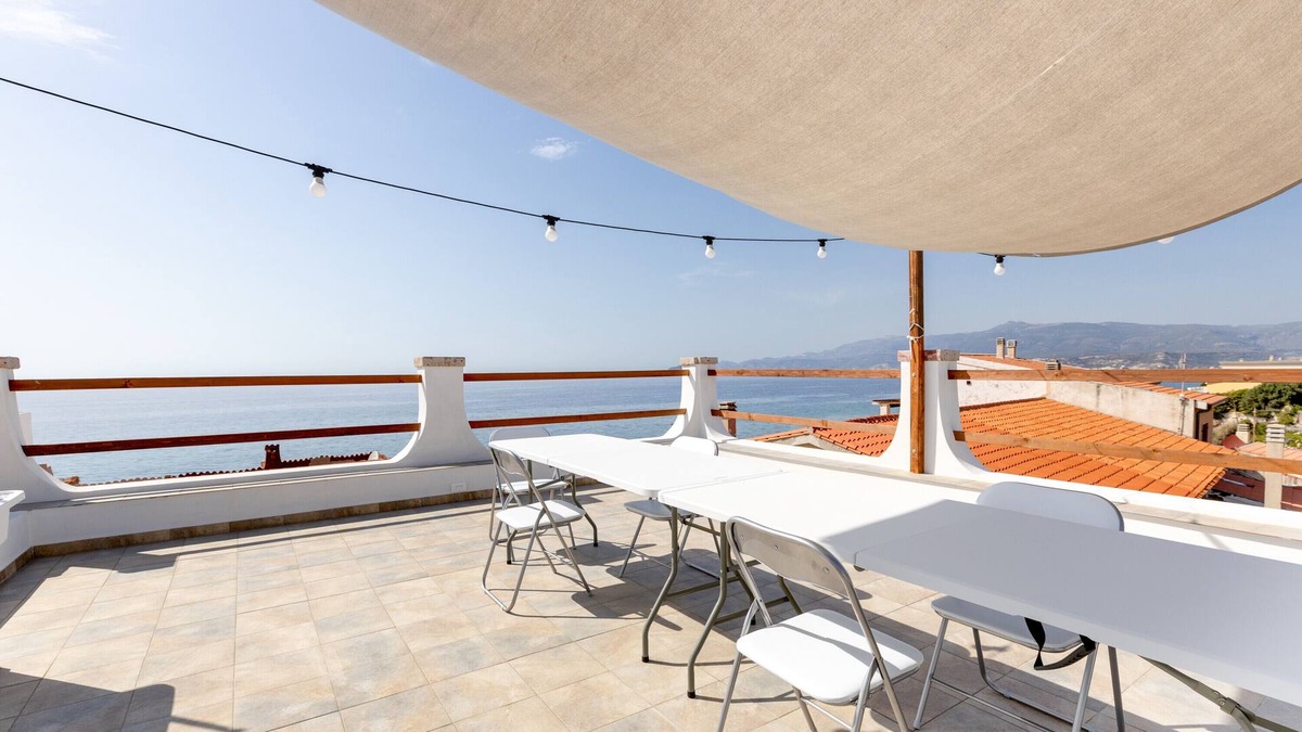 Porto Alabe House | Holiday Home 'Casa Simo' with Sea View, Wi-Fi and Air Conditioning