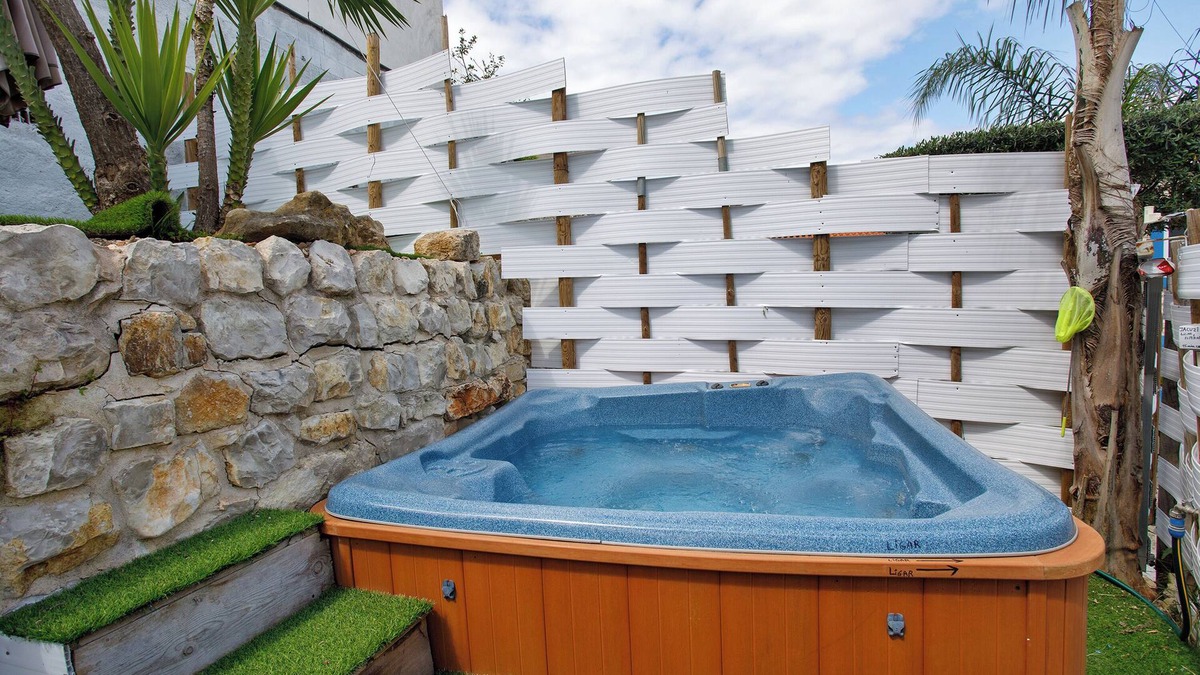 Nossa Senhora das Misericordias House | Holiday Home 'Castelos Azul' with Private Garden, Wi-Fi and Air Conditioning
