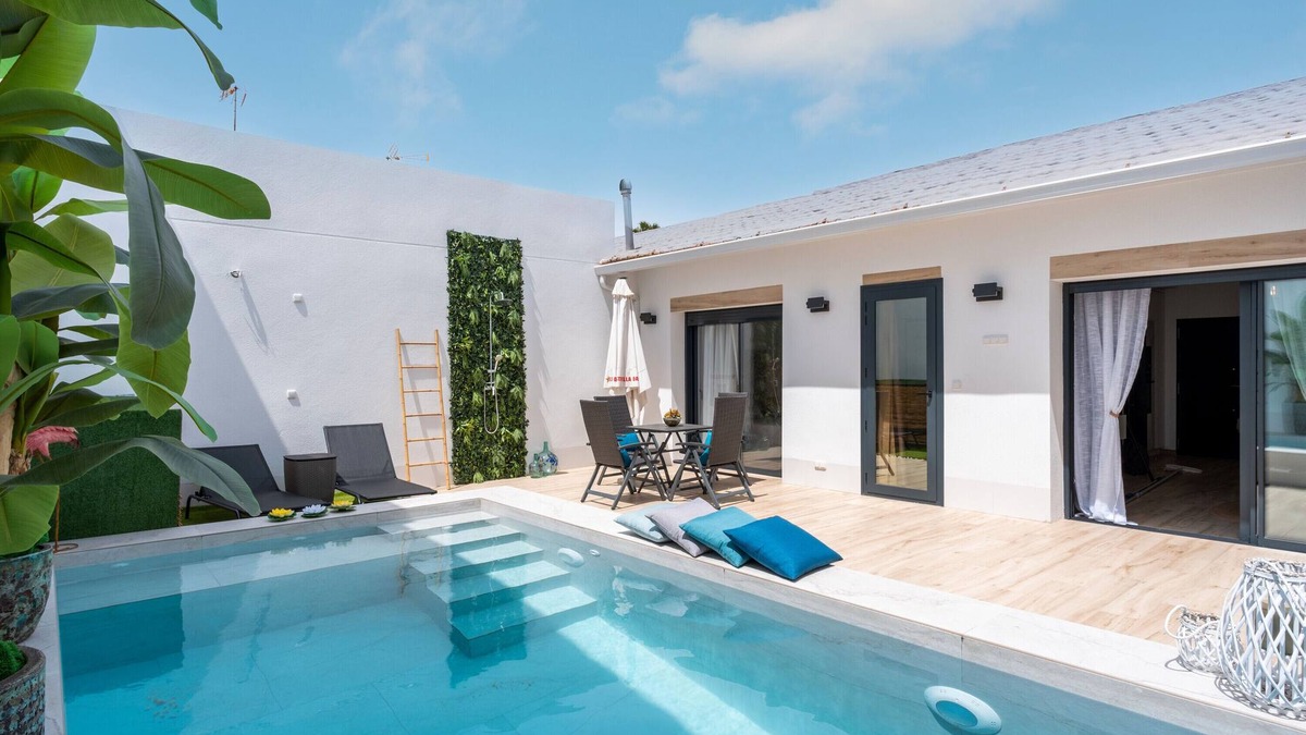 Catral House | Holiday Home 'Catral Alfalfar' with Private Pool, Wi-Fi and Air Conditioning