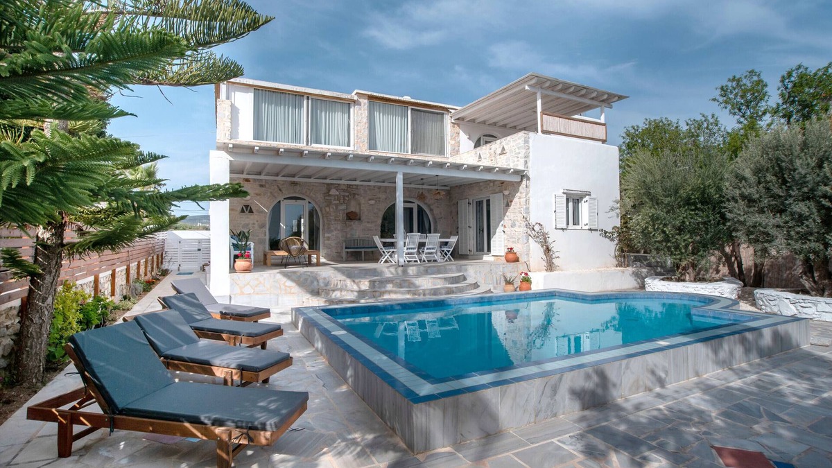 Aliki House | Holiday Home 'Cavos Paros Oasis' with Private Pool, Wi-Fi and Air Conditioning