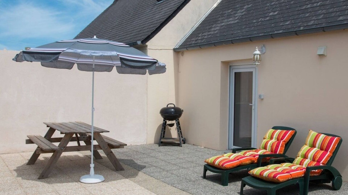 Camaret-sur-Mer House | Holiday Home 'Chez Fanch' with Private Terrace, Private Garden and Wi-Fi