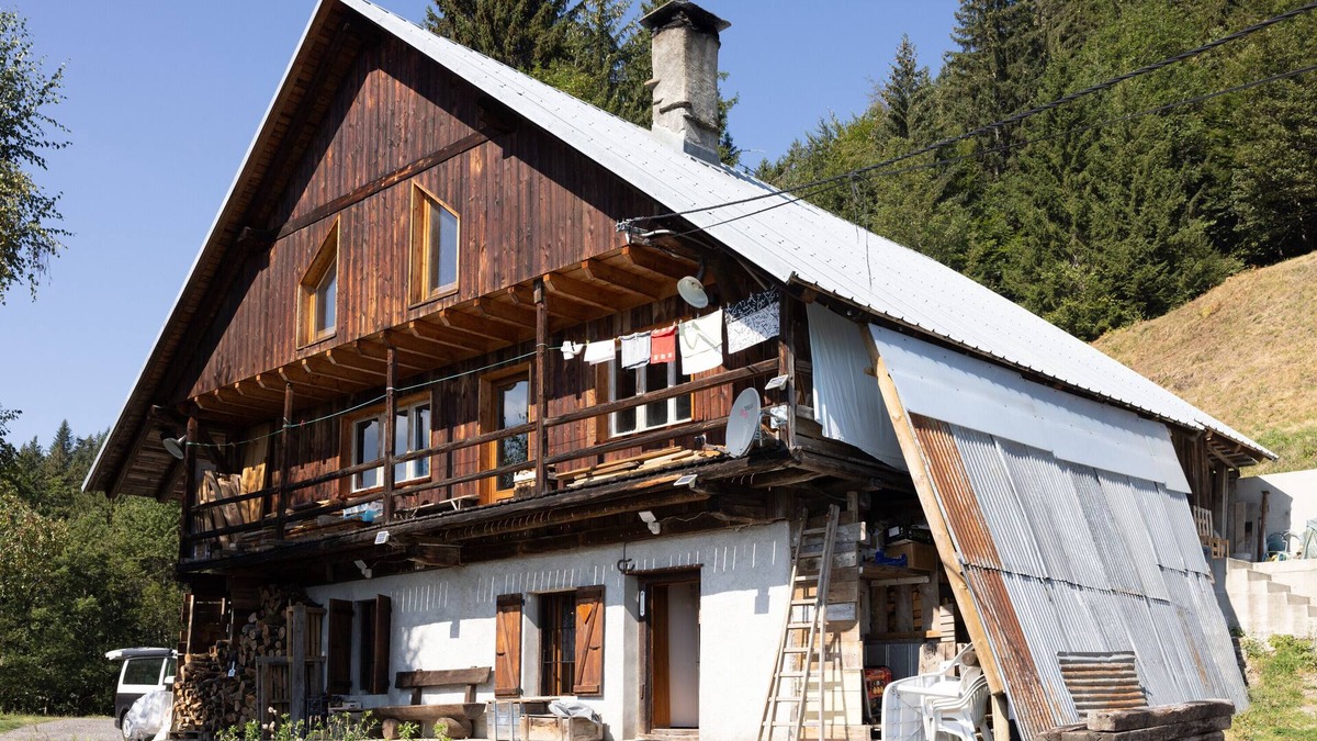 Queige Ski Chalet | Holiday Home "Chalet d'Alpage Authentique" with Wi-Fi