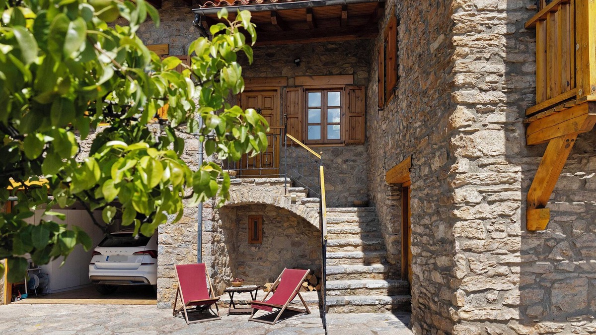 Prullans House | Holiday Home 'Chalet De Montaña Con Vistas' with Mountain View, Private Terrace and Wi-Fi