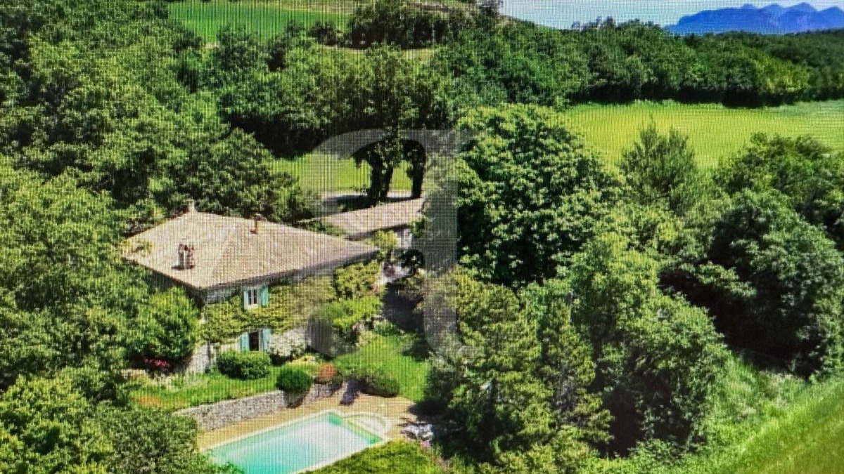 Roynac House | Holiday Home 'Chant D'Etoiles' with Private Pool
