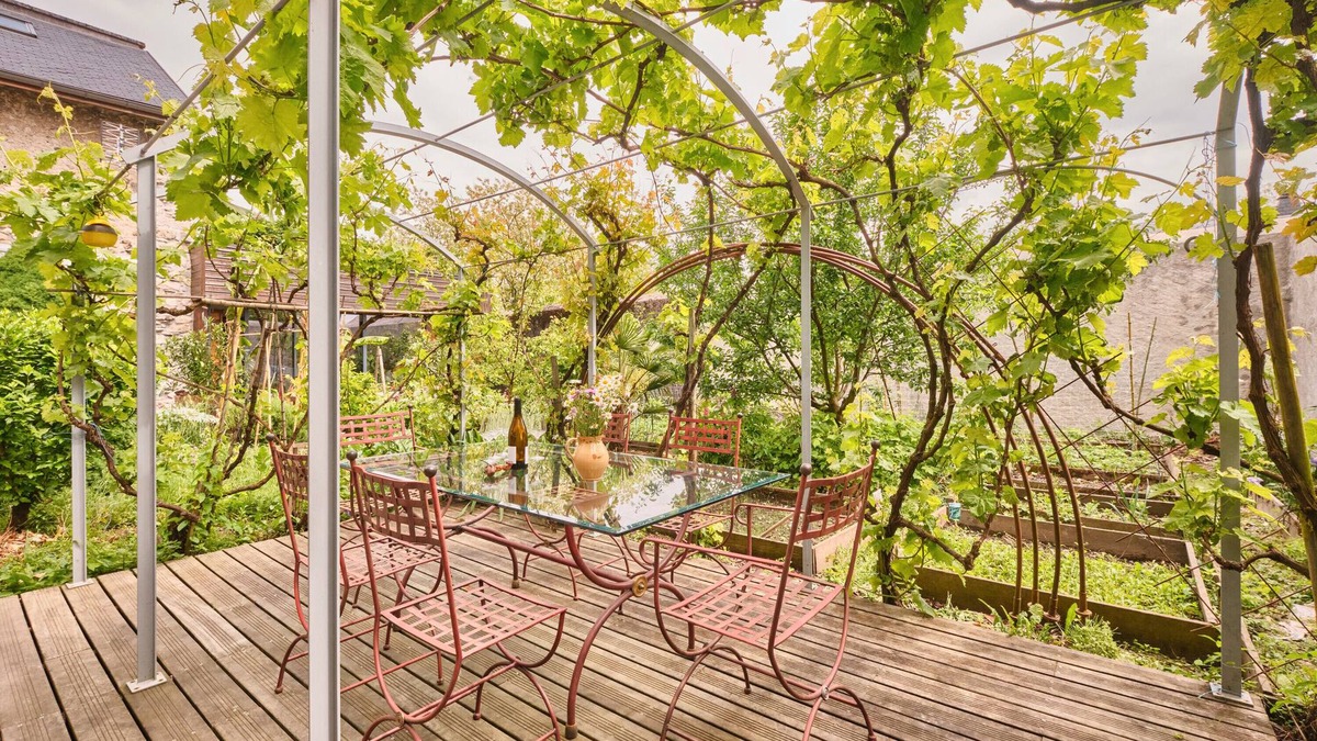 Arbin House | Holiday Home 'Chateau De Merande' with Mountain Views, Private Terrace and Wi-Fi