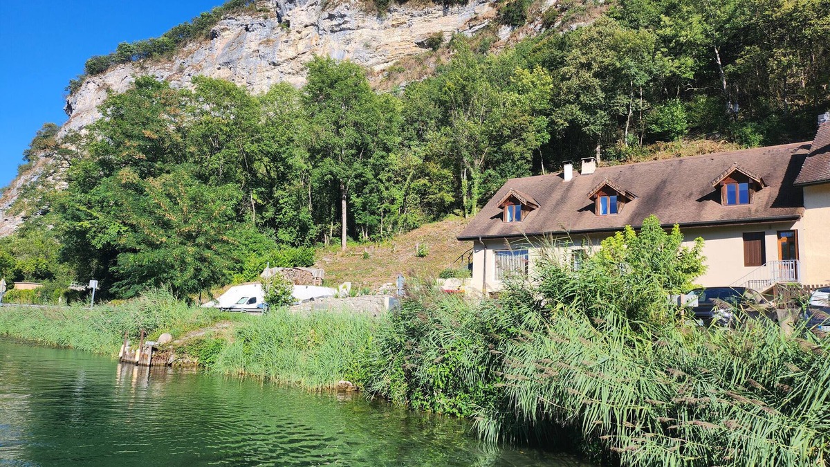 Chanaz House | Holiday Home 'Chez Roger' with Mountain View and Private Terrace