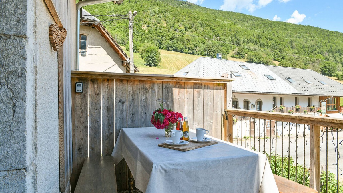 Aillon-le-Jerune House | Holiday Home 'Ciméléon Haut' with Mountain View, Private Garden and Wi-Fi