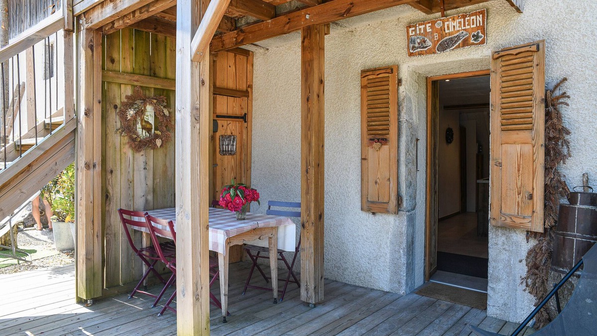 Aillon-le-Jerune House | Holiday Home 'Ciméléon Bas' with Mountain View, Private Terrace and Wi-Fi