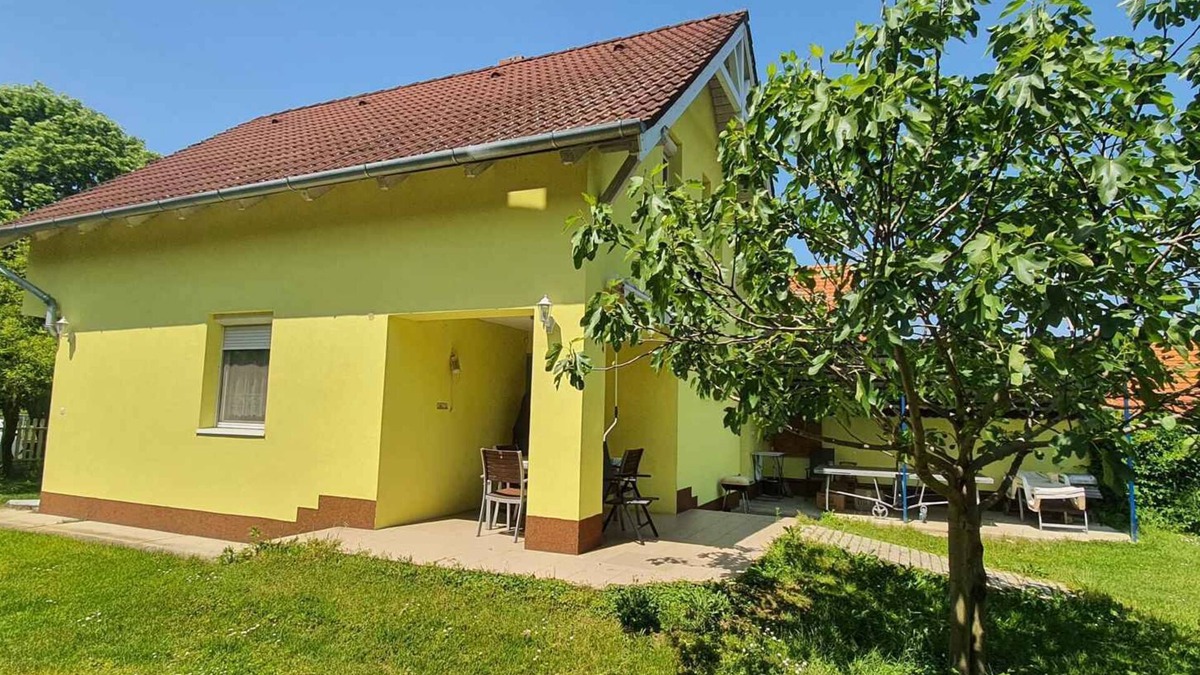 Balatonbereny House | Holiday home close to the beach