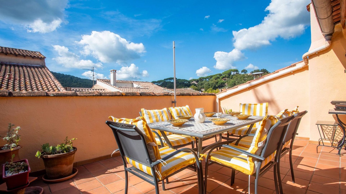 Collobrieres House | Holiday Home 'Collo' with Mountain View, Private Terrace and Wi-Fi