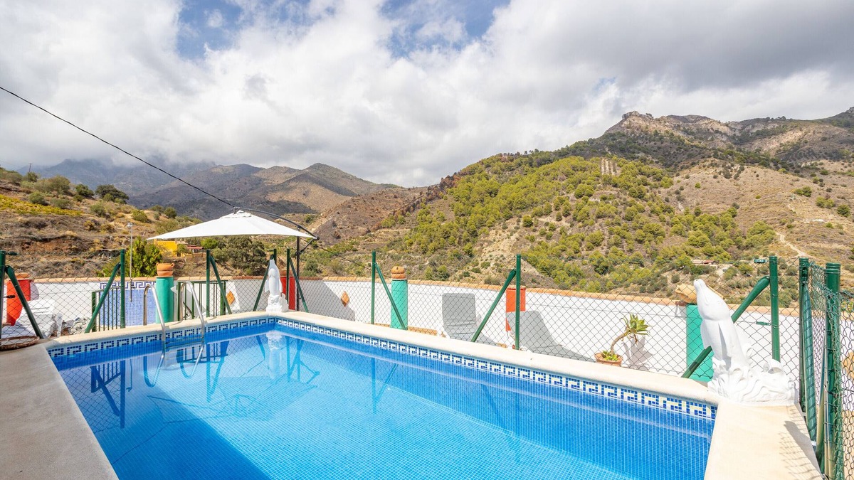 Almunecar House | Holiday Home 'Cortijo La Abuela' with Mountain View, Wi-Fi and Air Conditioning