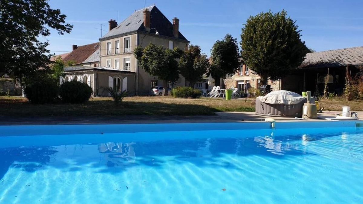 Bussiere-Dunoise House | Holiday Home 'Domaine De La Caure' with Shared Pool, Wi-Fi and Air Conditioning