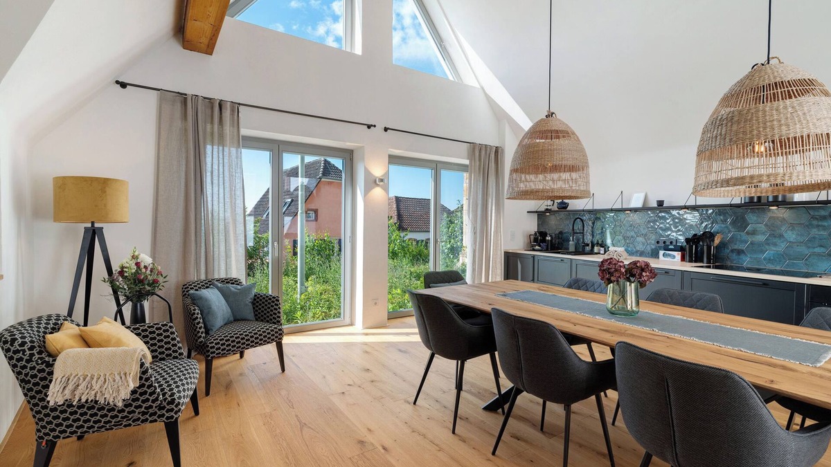 Gleisweiler House | Holiday Home 'Das Alte Pfarrhaus - Scheune' with Shared Terrace and Wi-Fi