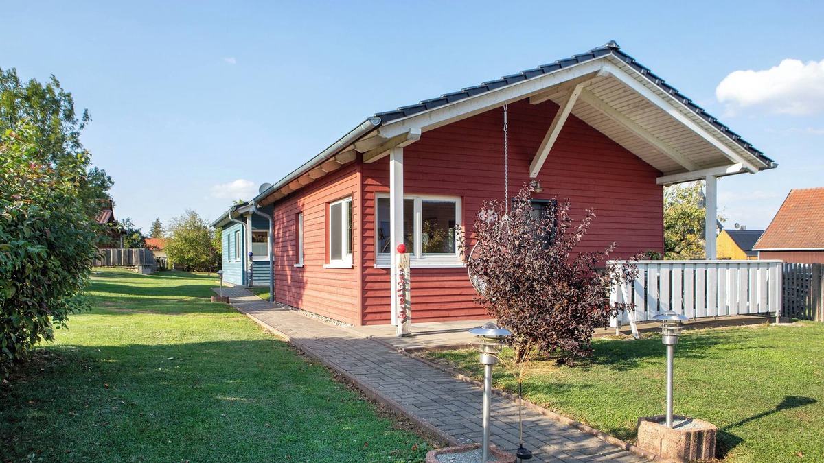 Craula House | Holiday Home 'Ferienhaus Rot' with Private Terrace, Private Garden and Wi-Fi