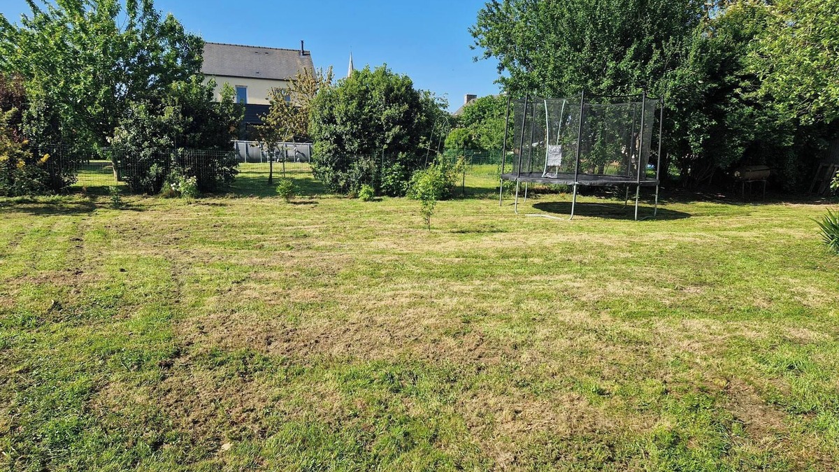 Sevignac House | Holiday Home 'De L'enclume' with Private Garden, Balcony and Wi-Fi