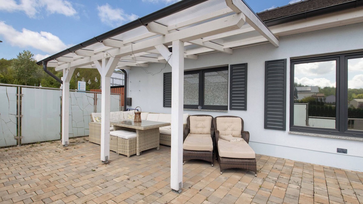 Mucheln House | Holiday Home 'Ferienhaus Seepanorama - Marina Mücheln' with Lake View, Private Terrace and Wi-Fi