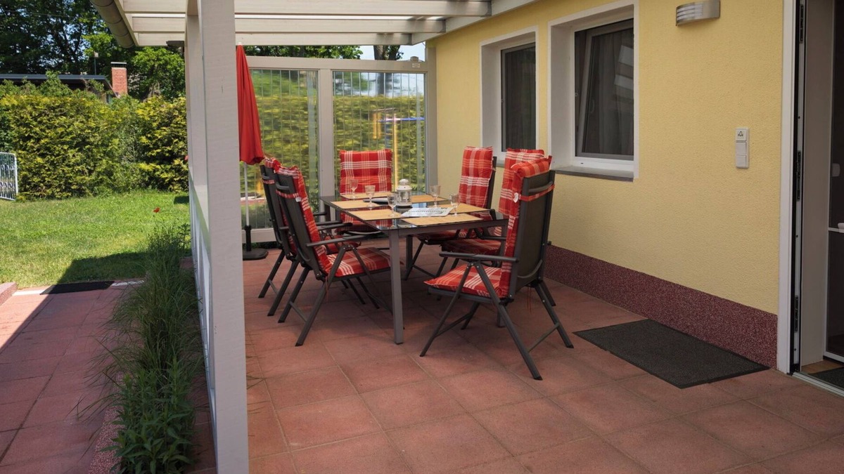 Lochow House | Holiday Home 'Ferienhaus Großtrappe, Barrierefrei' with Private Terrace, Private Garden and Wi-Fi