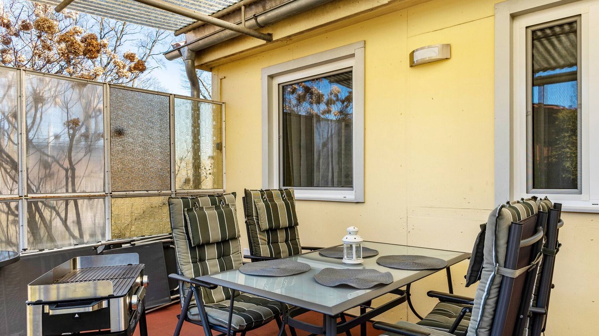 Lochow House | Holiday Home 'Ferienhaus Zauneidechse' with Private Terrace, Private Garden and Wi-Fi