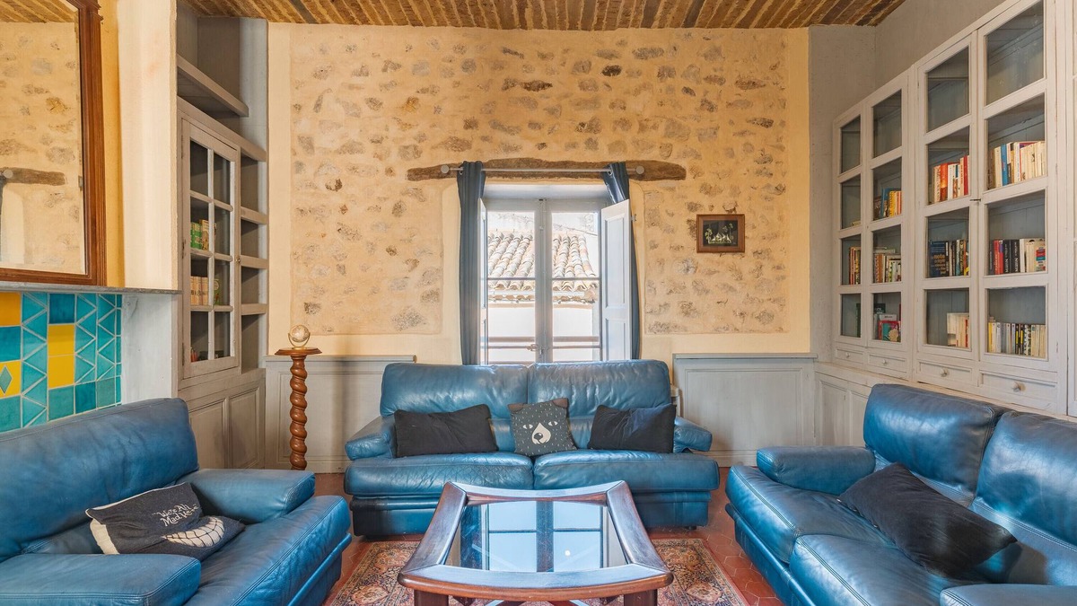Tavernes House | Holiday Home 'Demeure Vigneronne Avec Jardin' with Mountain View, Private Terrace and Wi-Fi
