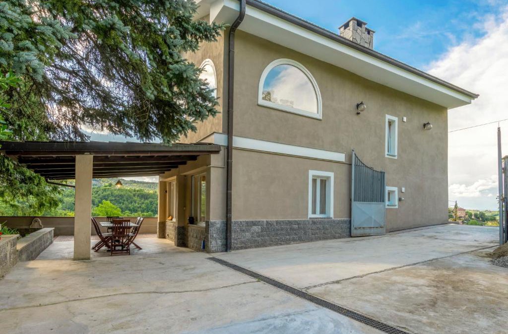 Casalborgone House | Holiday Home di Sara by Interhome