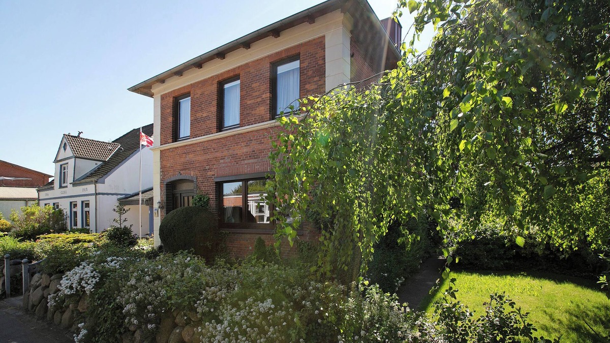 Wesselburen House | Holiday Home 'Die Kleine' with Private Terrace, Private Garden and Wi-Fi