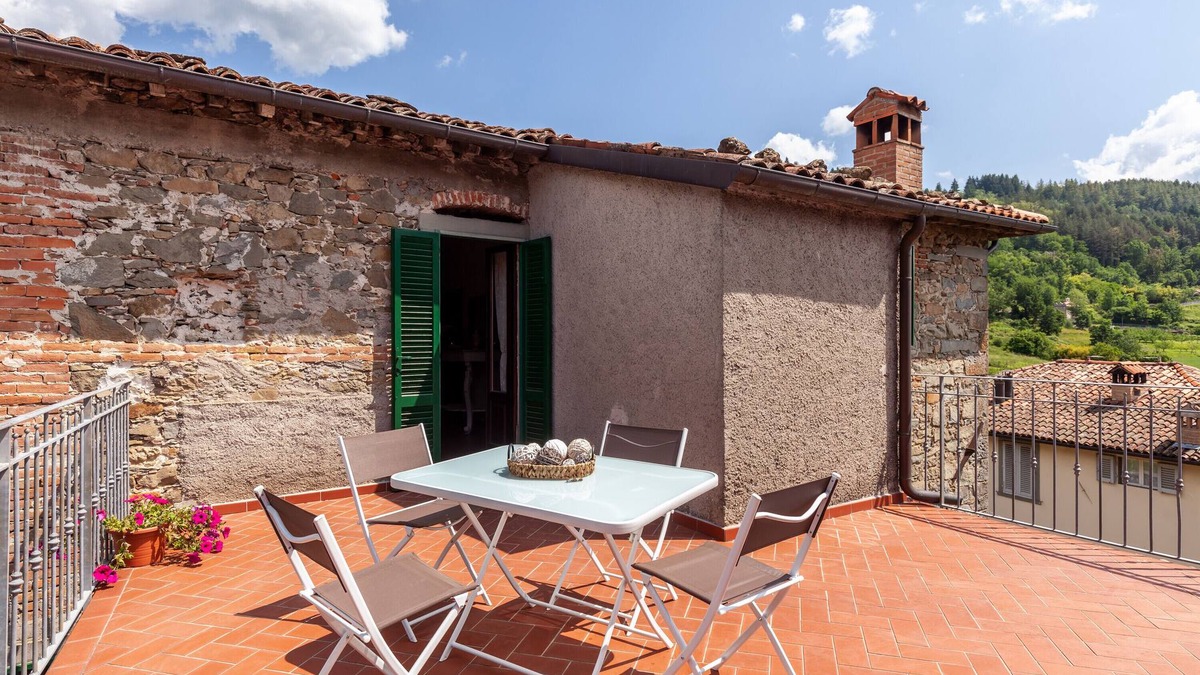 San Romano in Garfagnana House | Holiday Home "Dolce Far Niente" with Mountain View, Garden & Wi-Fi