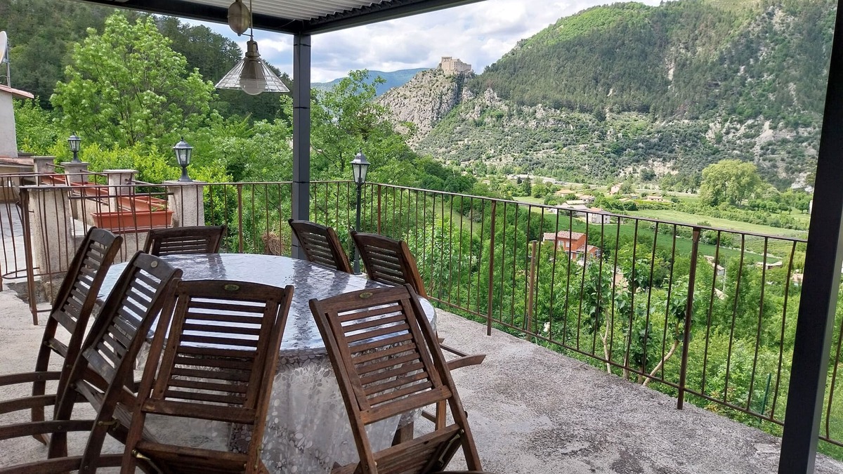 Entrevaux House | holiday home dream calm repose-pets allowed-view unique to Citadel