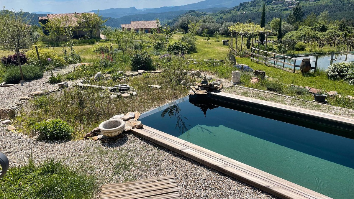 Payzac House | Holiday Home 'Eco Gîte' with Mountain View, Wi-Fi and Air Conditioning