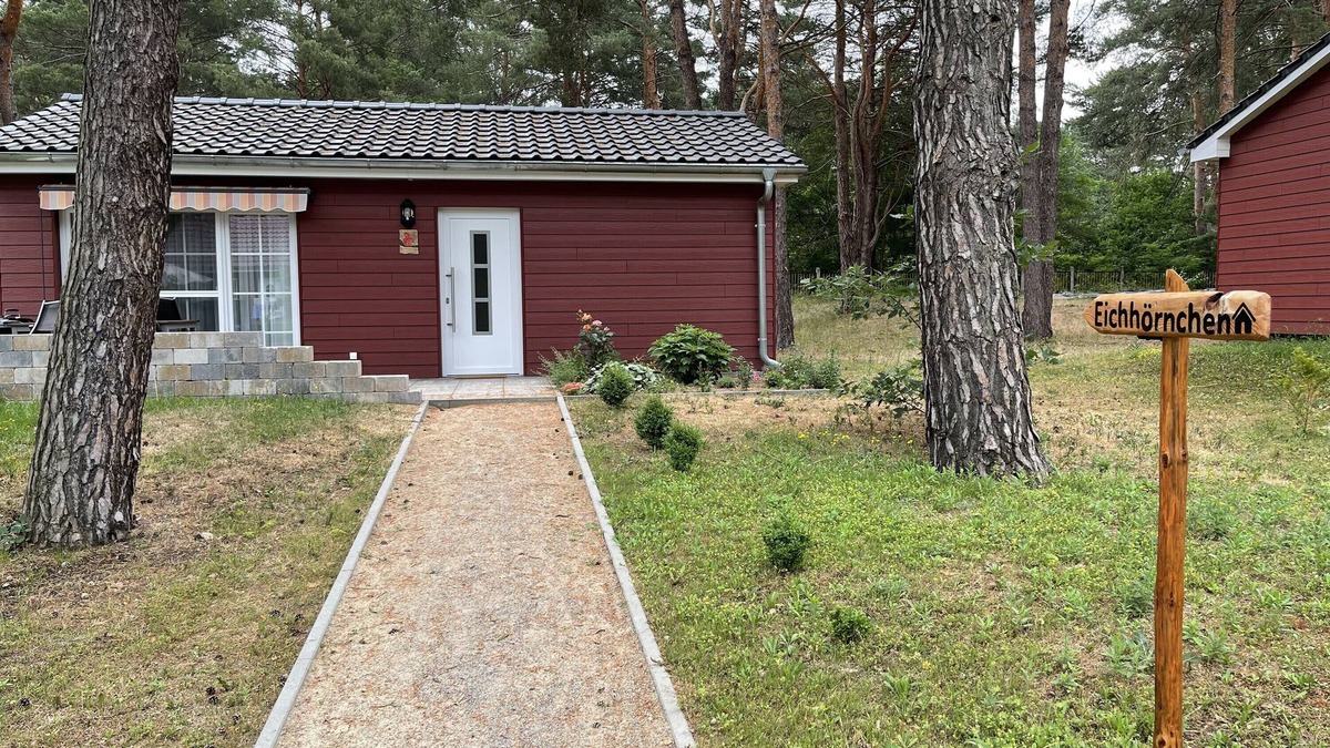 Wunsdorf House | Holiday Home 'Eichhörnchen' with Private Terrace, Private Garden and Wi-Fi