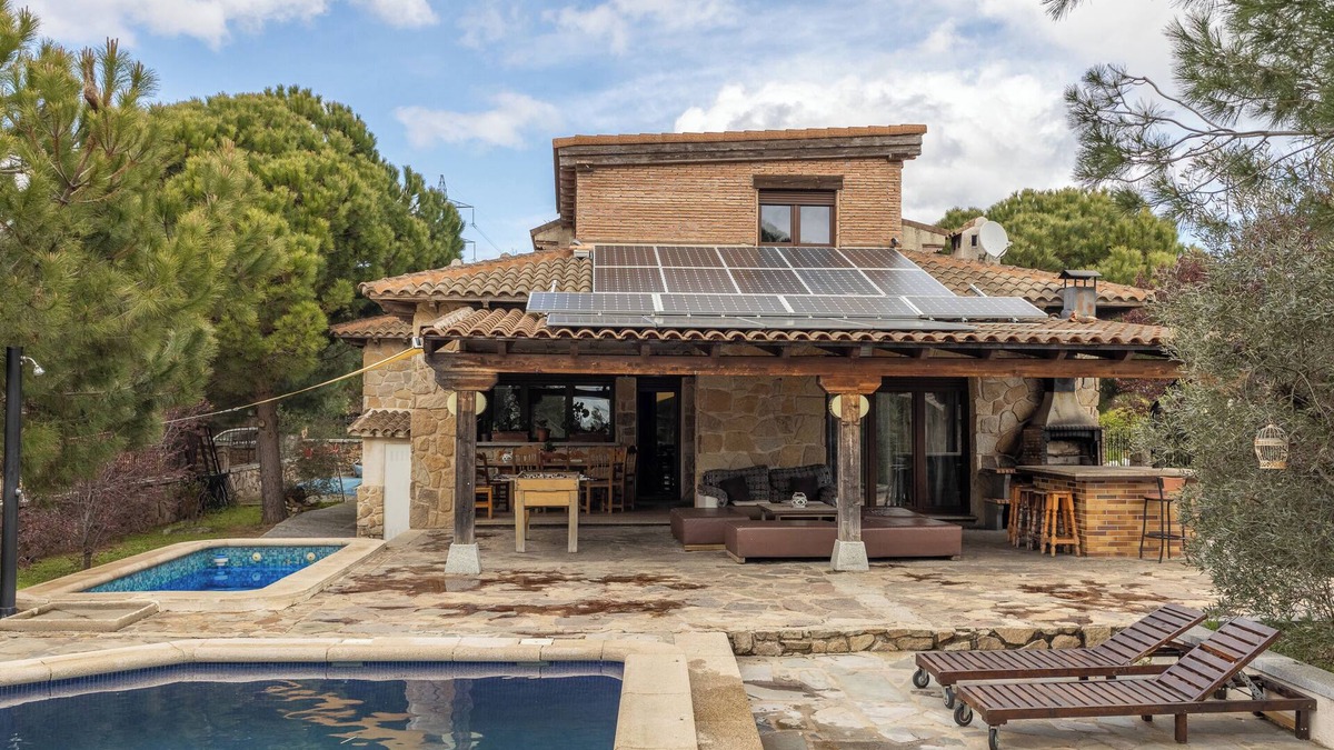 El Berrueco House | Holiday Home 'El Berrueco' with Mountain View, Private Pool and Wi-Fi