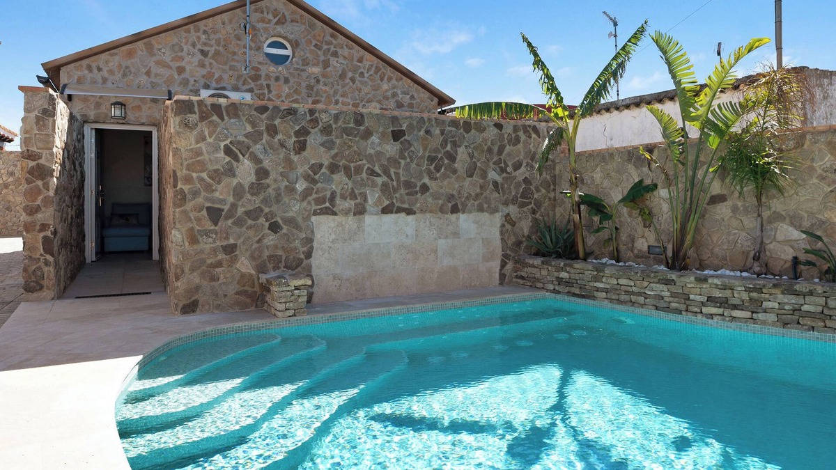 Conil de la Frontera House | Holiday Home 'El Cortijo de Claudia - Adults only' with Mountain View, Shared Pool and Wi-Fi