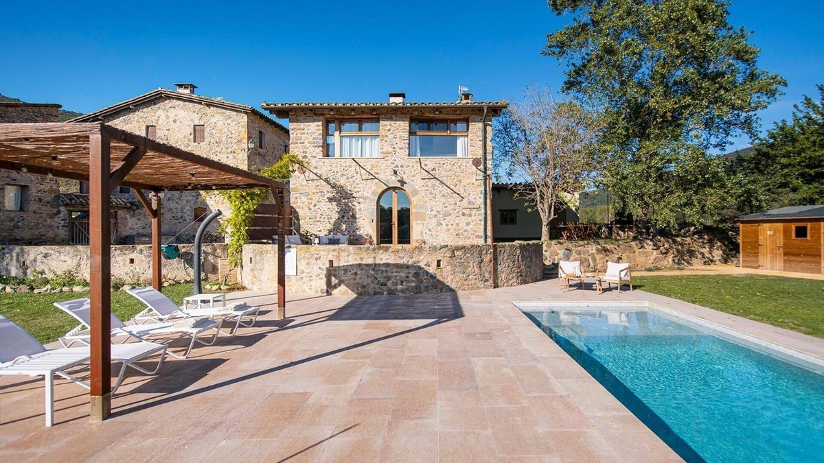 Beguda House | Holiday Home 'El Graner' with Mountain Views, Private Pool and Wi-Fi